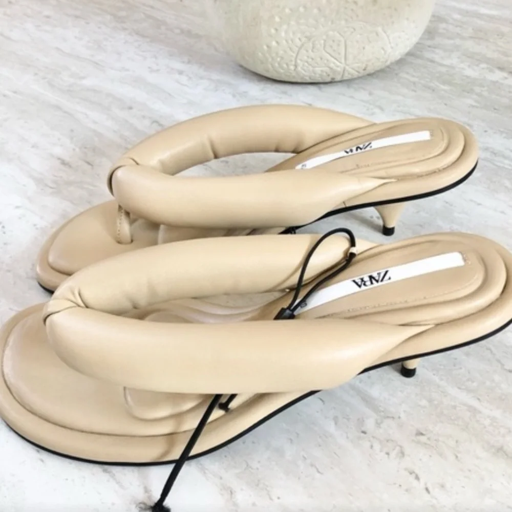 NEW ZARA HEELED QUILTED Puffy Pillow SANDALS Size 40 Women's Cream - Picture 2 of 2